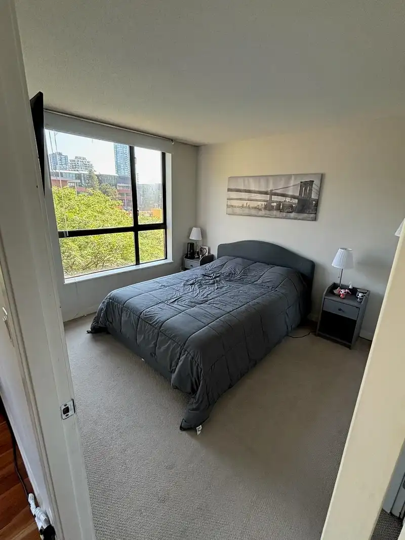 307 814 ROYAL AVENUE - photo 4 of 10