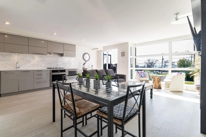 203 1160 OXFORD STREET - photo 1 of 22