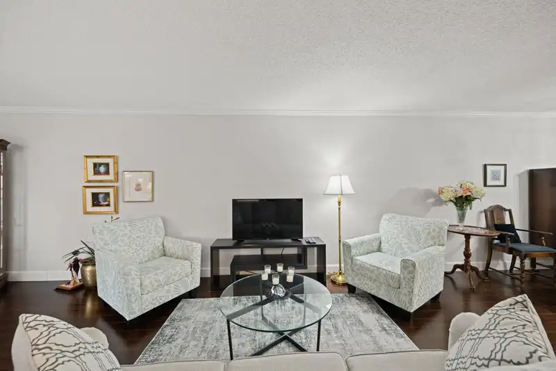 305 1520 VIDAL STREET - photo 4 of 39
