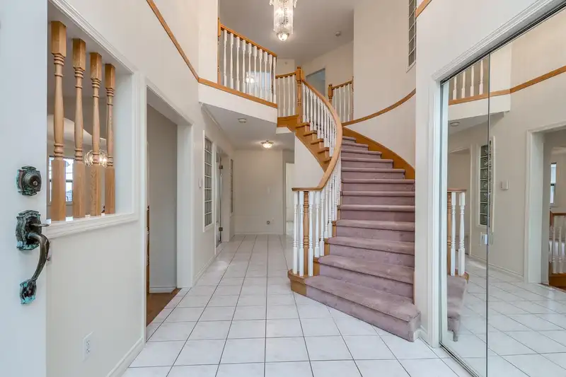 7675 VICTORIA DRIVE - photo 4 of 23