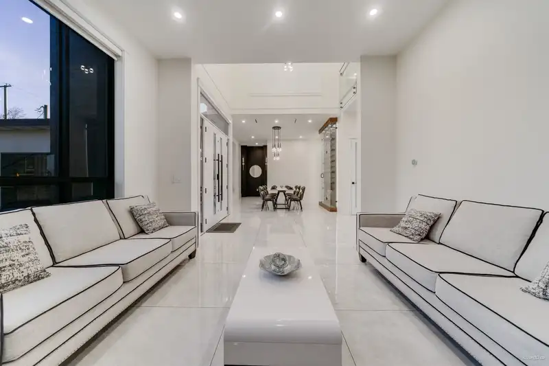 11229 136 STREET - photo 4 of 40