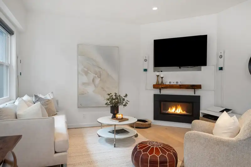 1829 W 13TH AVENUE - photo 4 of 39