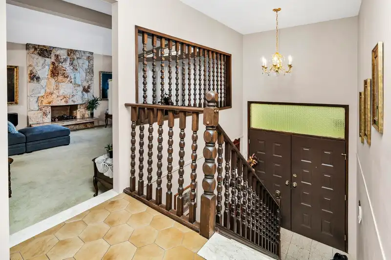 7615 LAWRENCE DRIVE - photo 3 of 40