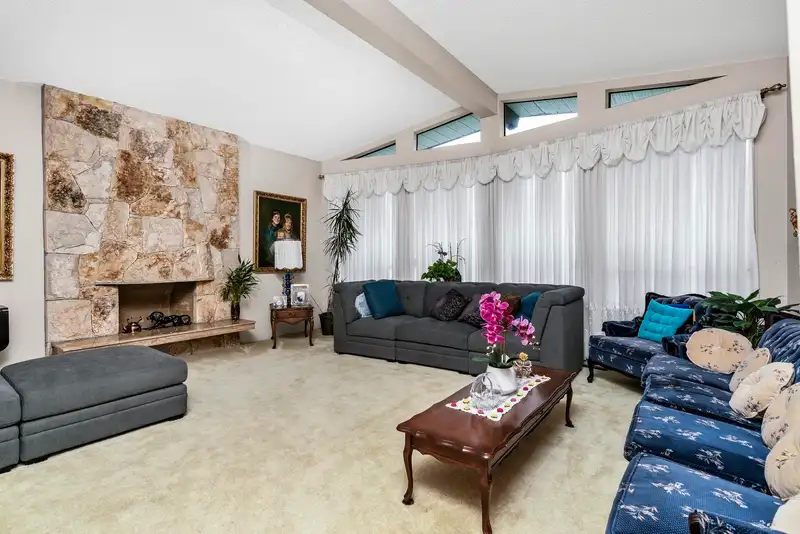 7615 LAWRENCE DRIVE - photo 4 of 40