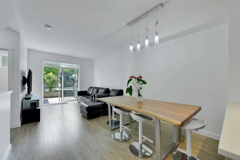 6 7039 MACPHERSON AVENUE - photo 1 of 25