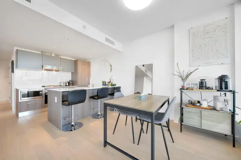 512 2220 KINGSWAY - photo 3 of 32