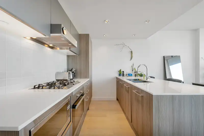 512 2220 KINGSWAY - photo 4 of 32