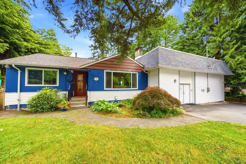 1611 LYNN VALLEY ROAD - photo 1 of 40