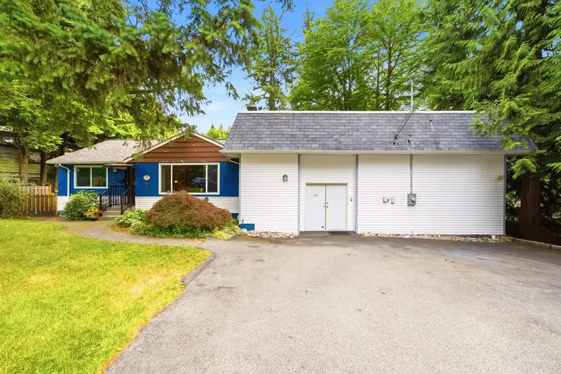 1611 LYNN VALLEY ROAD - photo 2 of 40