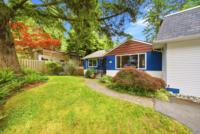 1611 LYNN VALLEY ROAD - photo 3 of 40