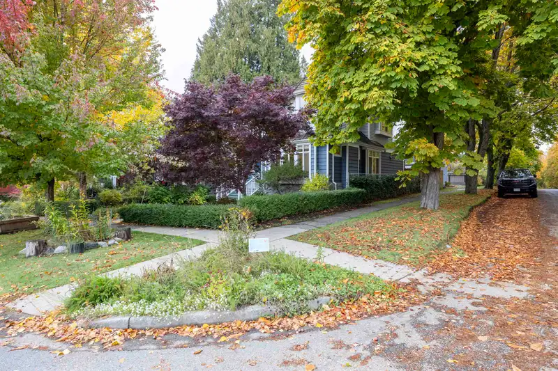 4203 W 14TH AVENUE - photo 3 of 38