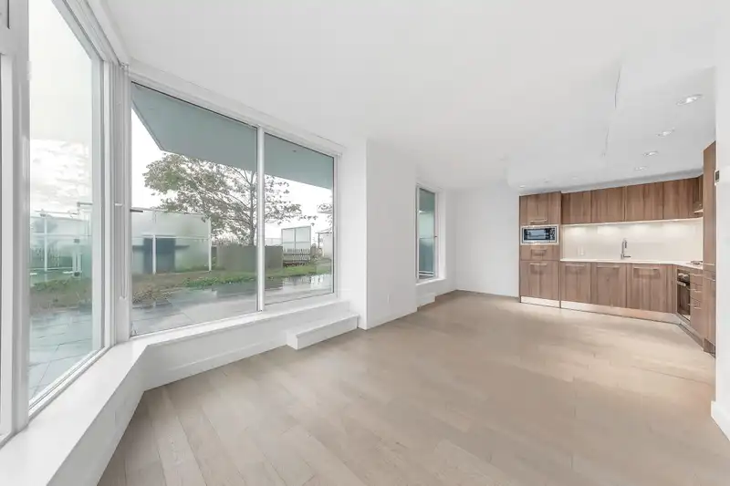 708 2220 KINGSWAY - photo 2 of 31