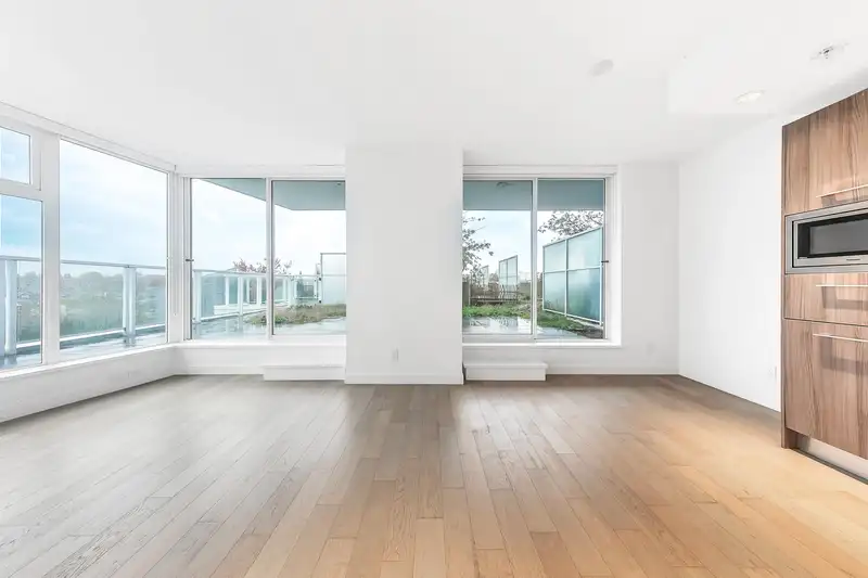 708 2220 KINGSWAY - photo 3 of 31