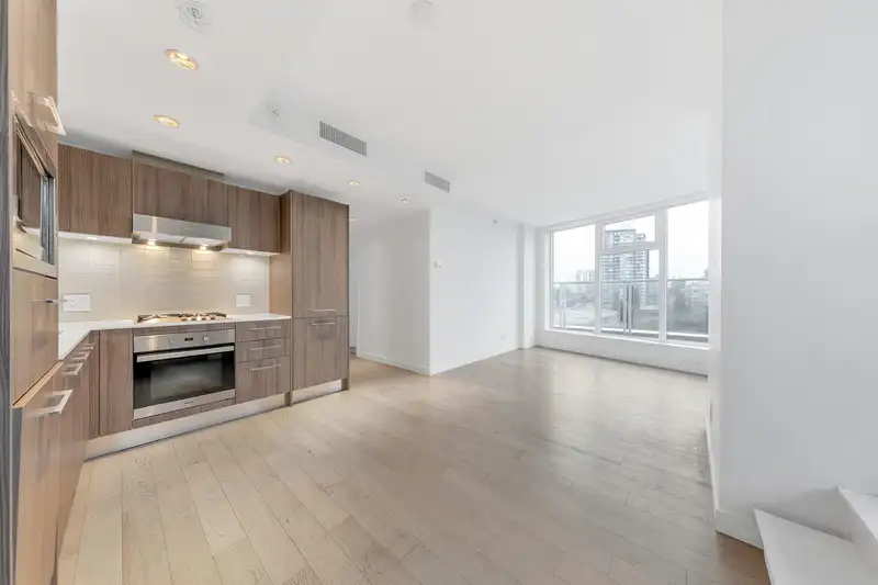 708 2220 KINGSWAY - photo 4 of 31