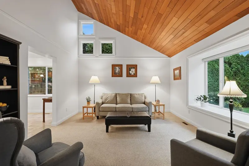 6498 131A STREET - photo 3 of 25