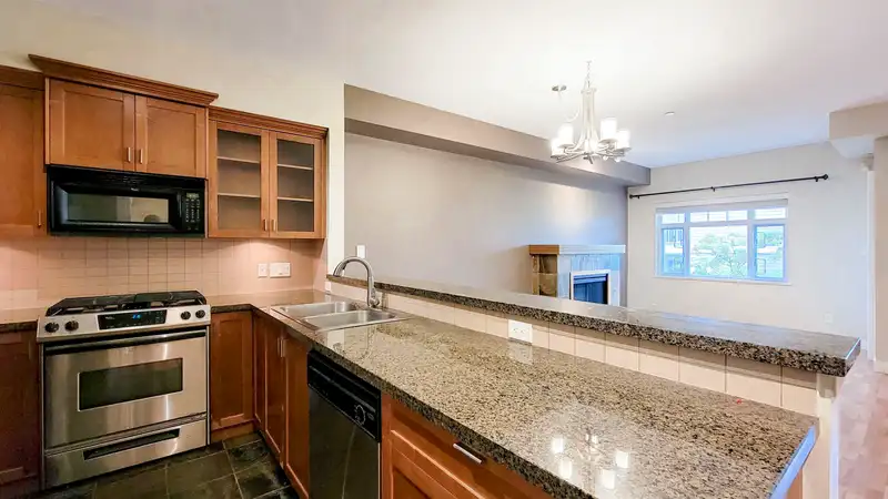 74 7388 MACPHERSON AVENUE - photo 4 of 14