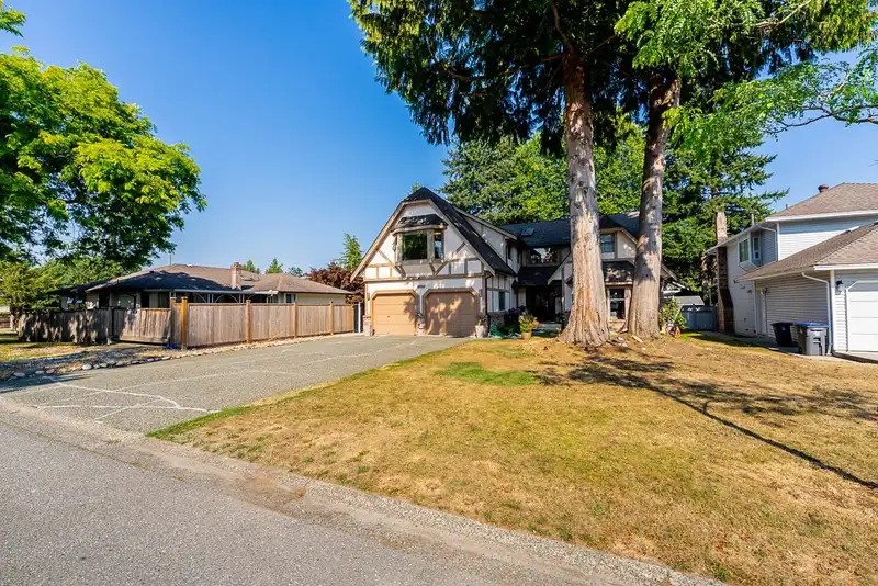 9884 158A STREET - photo 2 of 39