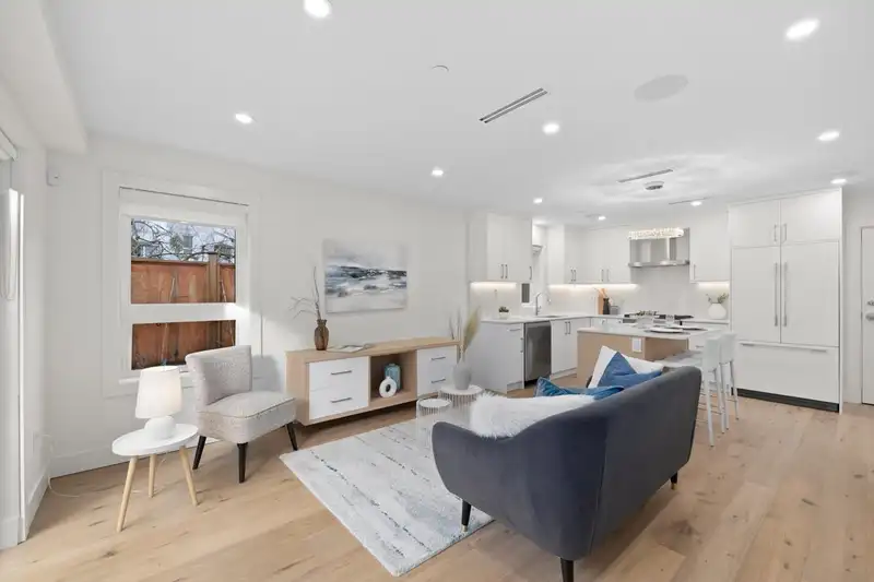 1127 E 15TH AVENUE - photo 4 of 33