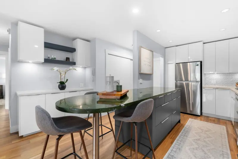 203 1066 W 13TH AVENUE - photo 2 of 25