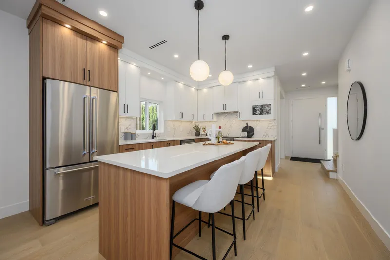 2 6176 ELGIN AVENUE - photo 2 of 25