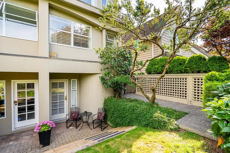 1818 WHYTE AVENUE - photo 2 of 34