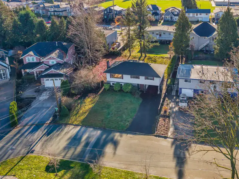1640 SPRAY AVENUE - photo 1 of 36