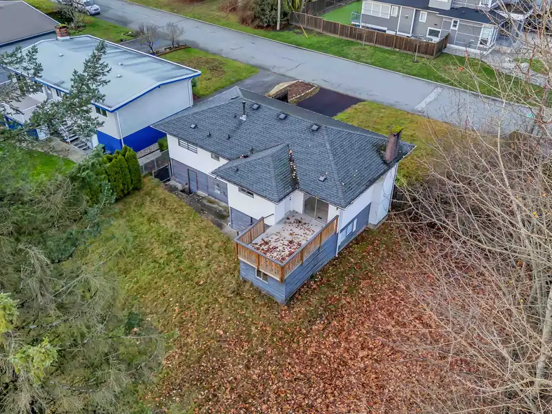 1640 SPRAY AVENUE - photo 4 of 36