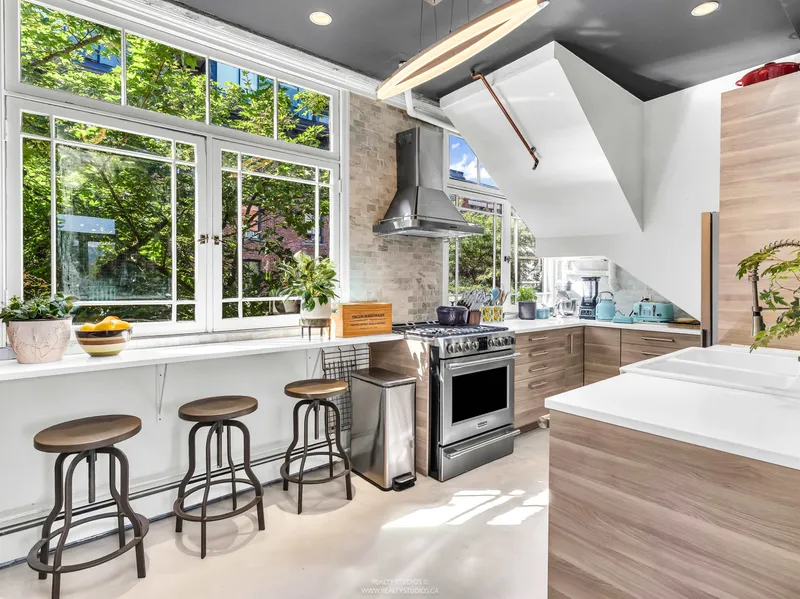 83 ALEXANDER STREET - photo 2 of 25