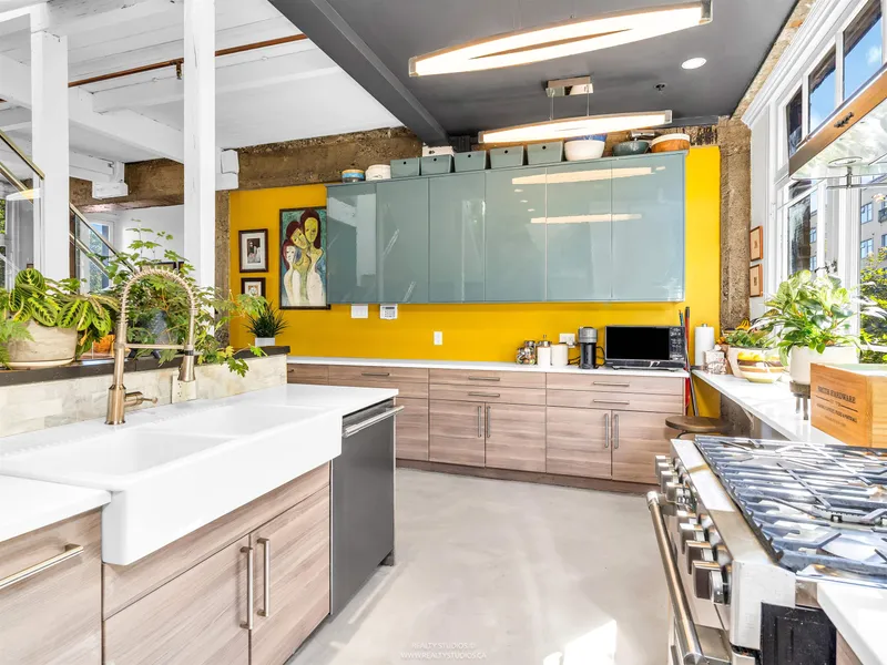 83 ALEXANDER STREET - photo 4 of 25