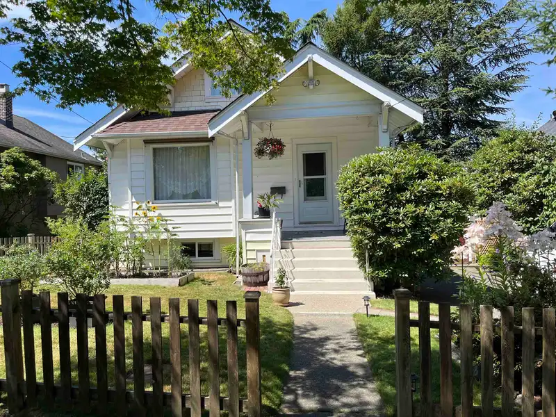 105 DURHAM STREET - photo 2 of 39