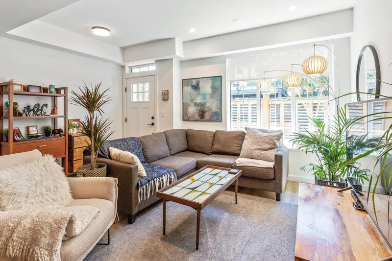 6 237 RIDGEWAY AVENUE - photo 2 of 25