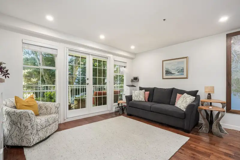 208 655 W 13TH AVENUE - photo 2 of 28