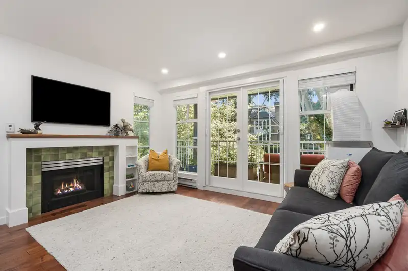 208 655 W 13TH AVENUE - photo 3 of 28