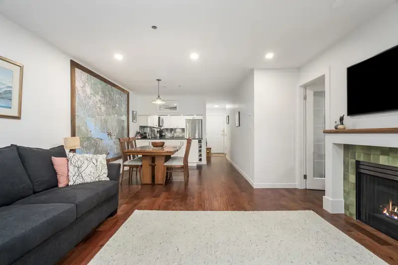 208 655 W 13TH AVENUE - photo 4 of 28
