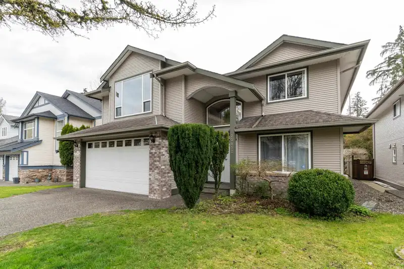 23852 133 AVENUE - photo 1 of 40