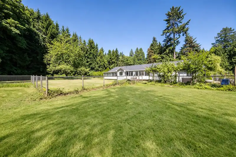 637 171 STREET - photo 4 of 35