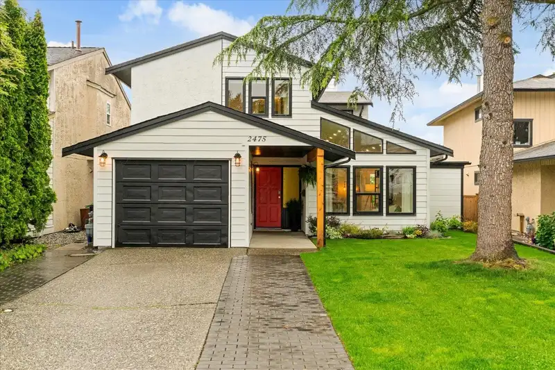 2475 WAYBURNE CRESCENT - photo 1 of 40