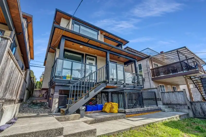 175 DELTA AVENUE - photo 2 of 36