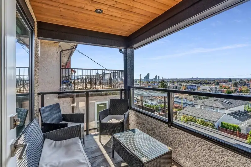 175 DELTA AVENUE - photo 3 of 36