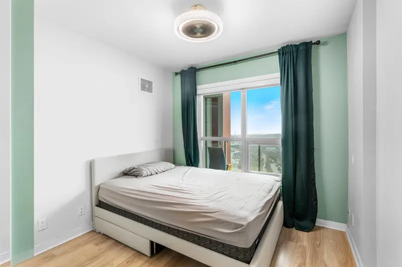 1602 125 COLUMBIA STREET - photo 4 of 11