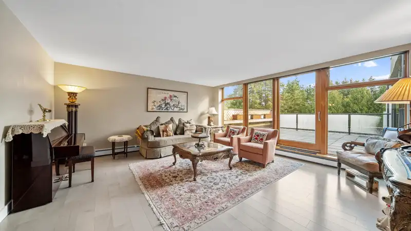 404 4900 CARTIER STREET - photo 1 of 28