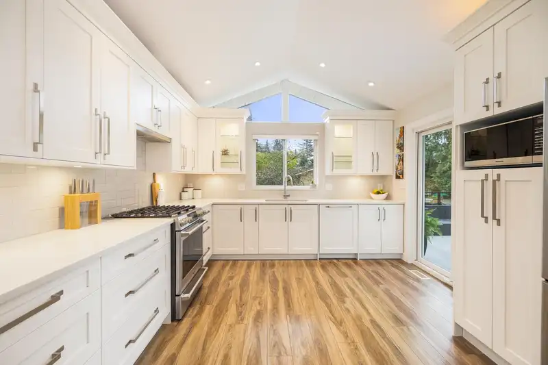 2511 BOSWELL AVENUE - photo 1 of 35