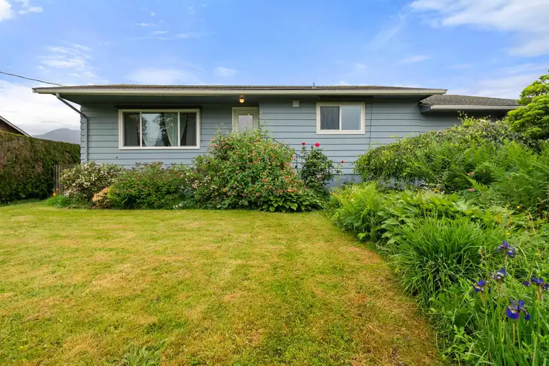 1732 AGASSIZ AVENUE - photo 2 of 38