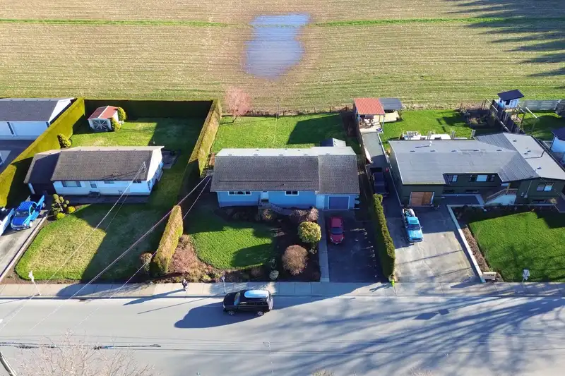 1732 AGASSIZ AVENUE - photo 4 of 38