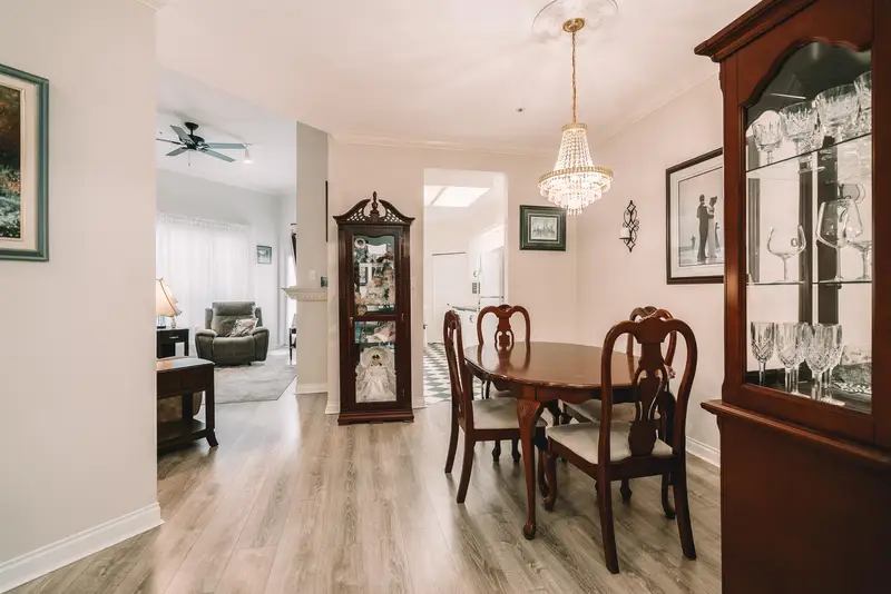 402 2995 PRINCESS CRESCENT - photo 1 of 25