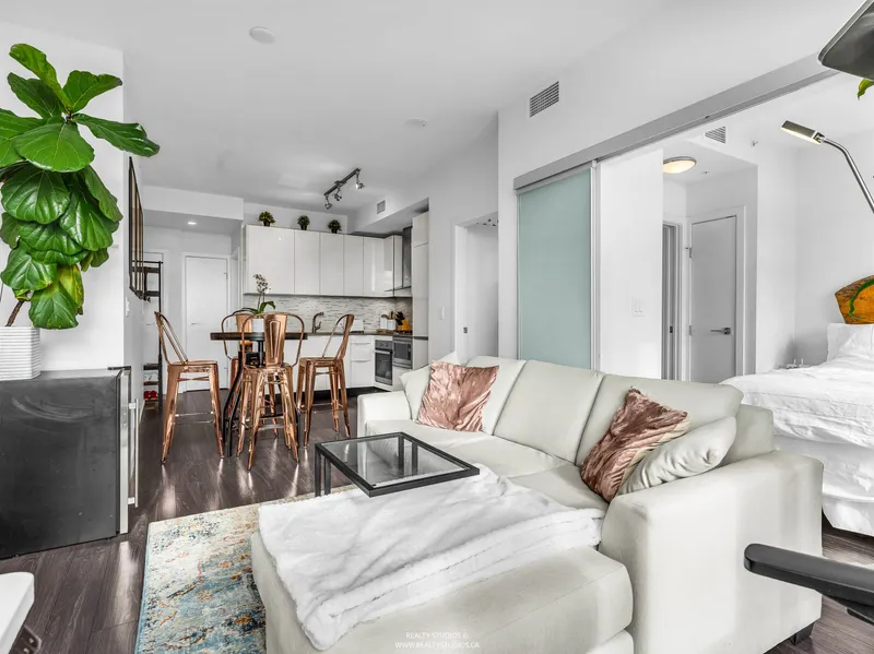 3305 1283 HOWE STREET - photo 2 of 25