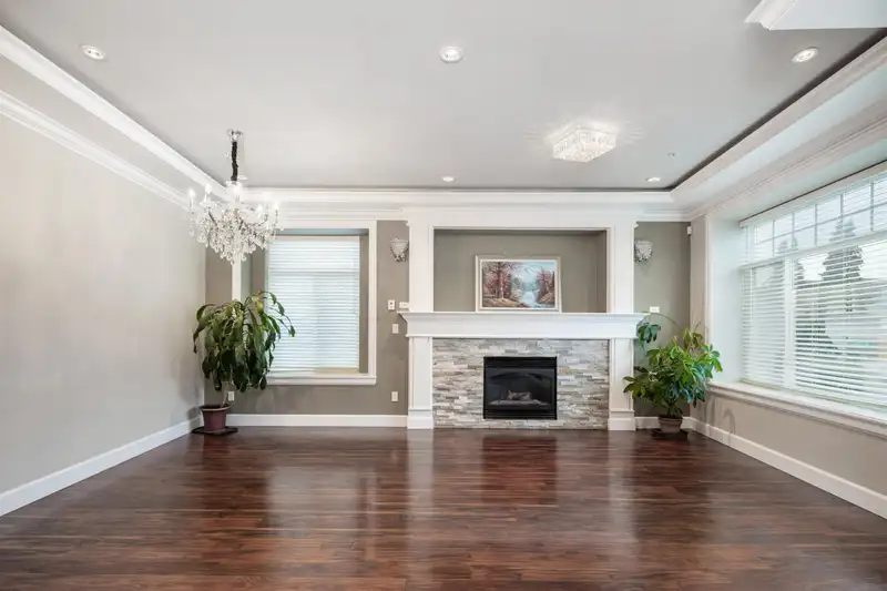 2726 E 49TH AVENUE - photo 2 of 40