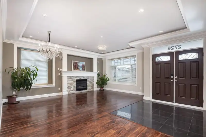 2726 E 49TH AVENUE - photo 3 of 40
