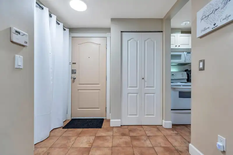 409 14377 103 AVENUE - photo 4 of 40