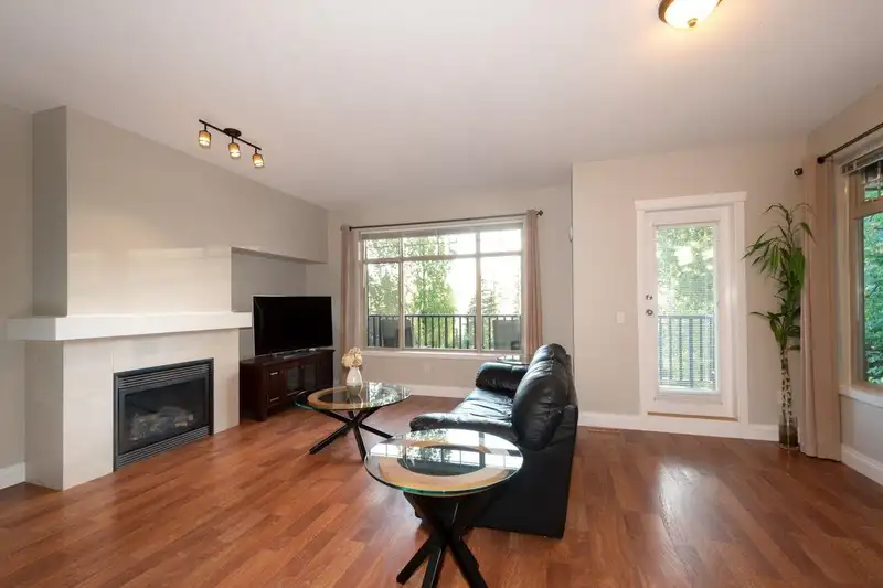 95 55 HAWTHORN DRIVE - photo 3 of 32
